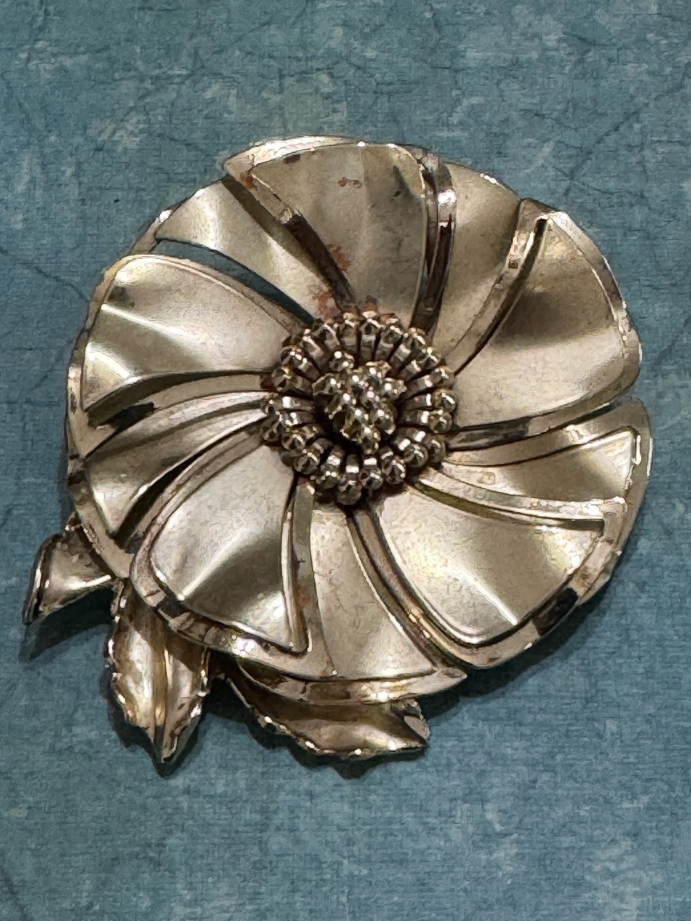 VINTAGE FLOWER BROOCH